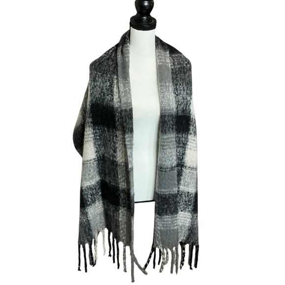Jack & Missy Oversized Scarf Black Gray Cream Plaid Fuzzy Wrap Scarf Tassels - Picture 8 of 16